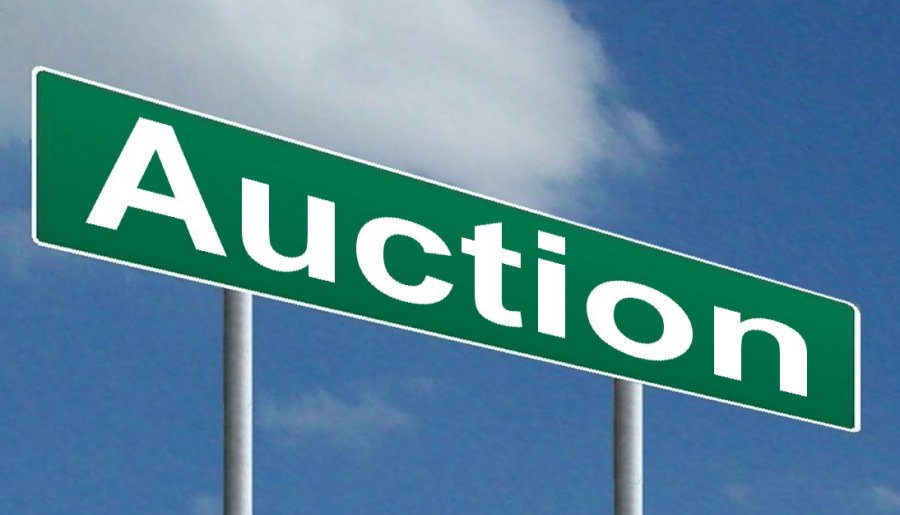 Selling Homes via Auction